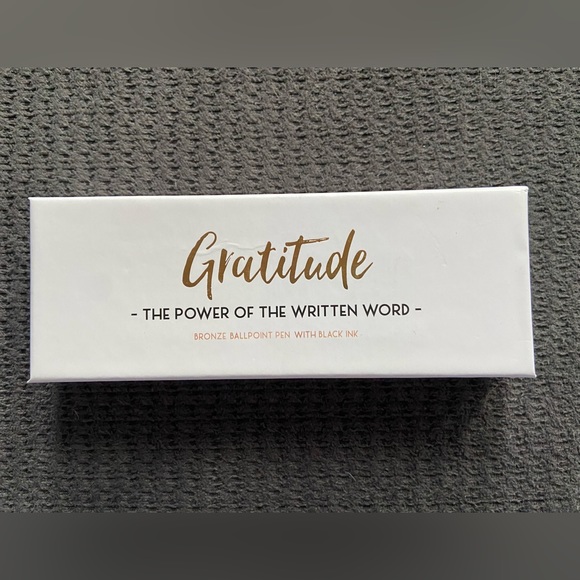 Gratitude Pen and 30 days of Prompts - Picture 2 of 7